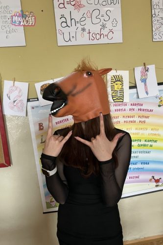 048